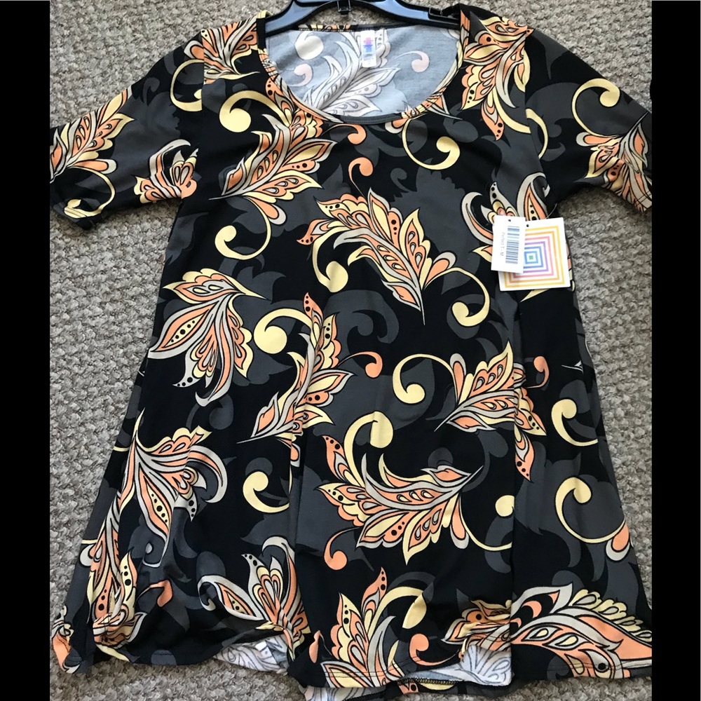New Lularoe Perfect T (Medium) 💕